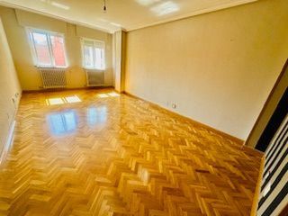 Piso en venta en Casco Antiguo en León