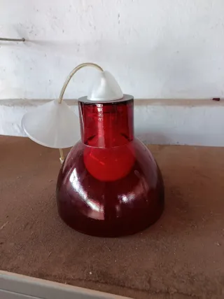 Lámpara roja de cristal
