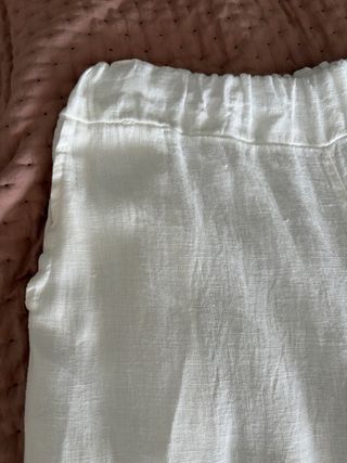 Pantalón blanco con lentejuelas plateadas