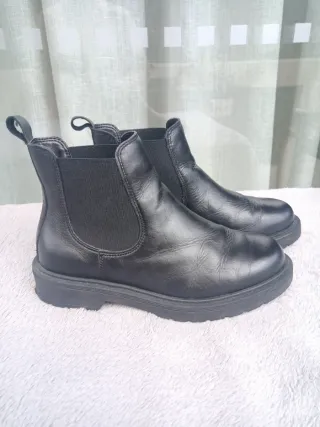 Botines negros de piel