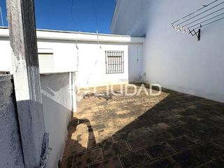 Casa adosada en venta en V Centenario-Piletas-Capuchinos en Sanlúcar de Barrameda