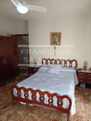Casa adosada en venta en San Francisco en Lucena