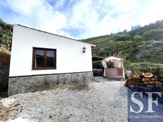 Casa adosada en venta en Sayalonga