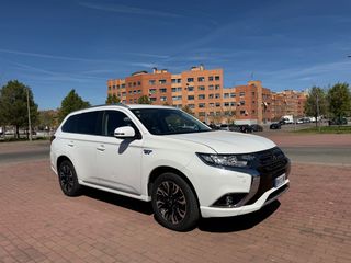 MITSUBISHI Outlander 2.0 PHEV Kaiteki Auto 4WD