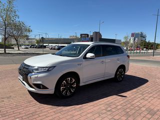 MITSUBISHI Outlander 2.0 PHEV Kaiteki Auto 4WD