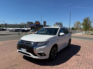 MITSUBISHI Outlander 2.0 PHEV Kaiteki Auto 4WD
