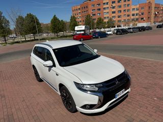 MITSUBISHI Outlander 2.0 PHEV Kaiteki Auto 4WD