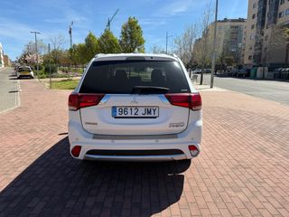 MITSUBISHI Outlander 2.0 PHEV Kaiteki Auto 4WD