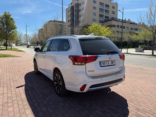 MITSUBISHI Outlander 2.0 PHEV Kaiteki Auto 4WD
