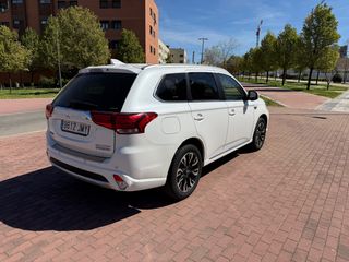 MITSUBISHI Outlander 2.0 PHEV Kaiteki Auto 4WD