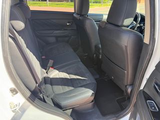 MITSUBISHI Outlander 2.0 PHEV Kaiteki Auto 4WD