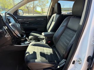 MITSUBISHI Outlander 2.0 PHEV Kaiteki Auto 4WD