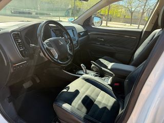 MITSUBISHI Outlander 2.0 PHEV Kaiteki Auto 4WD