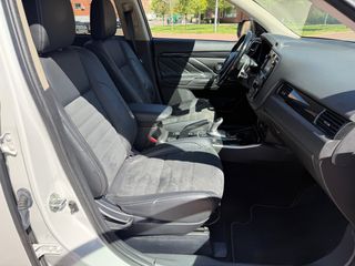 MITSUBISHI Outlander 2.0 PHEV Kaiteki Auto 4WD