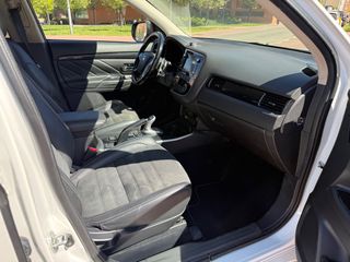 MITSUBISHI Outlander 2.0 PHEV Kaiteki Auto 4WD