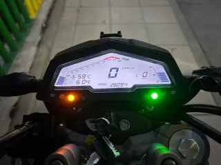 Zontes G125 Naked - scrambler. Negra y Amarilla