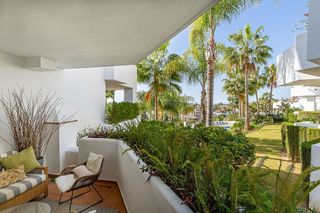 Piso en venta en Los Naranjos - Las Brisas en Marbella