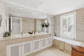 Piso en venta en Los Naranjos - Las Brisas en Marbella