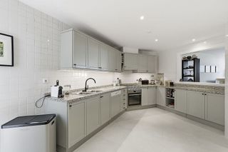 Piso en venta en Los Naranjos - Las Brisas en Marbella