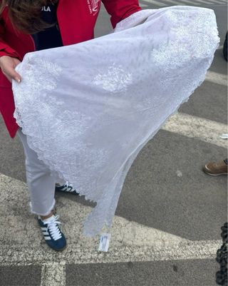 Mantilla y delantal de alicantina