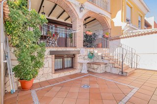 Casa adosada en venta en Zubia (La)