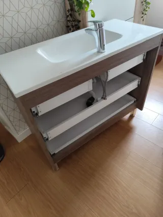 Armario y lavabo baño madera