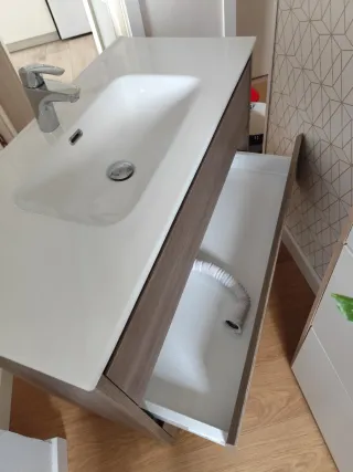 Armario y lavabo baño madera
