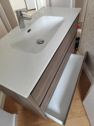 Armario y lavabo baño madera