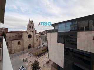 Piso en venta en Plaza España - Villa Pilar - Reyes Católicos - Vadillos en Burgos