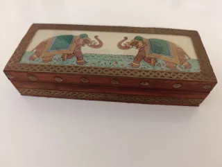 Cajita decorada con elefantes