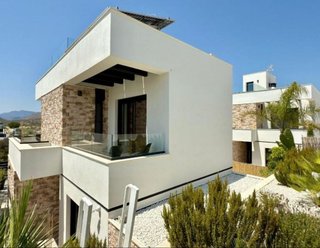 Chalet en venta en Cala de Finestrat en Finestrat