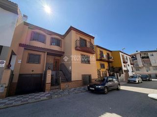 Casa adosada en venta en Torredonjimeno