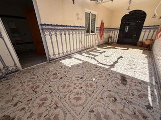 Casa adosada en venta en Torredonjimeno