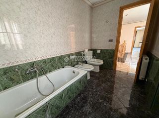 Casa adosada en venta en Torredonjimeno