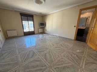 Casa adosada en venta en Torredonjimeno