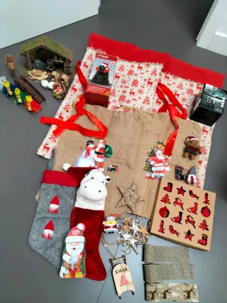 Árbol de Navidad y Belén más accesorios varios