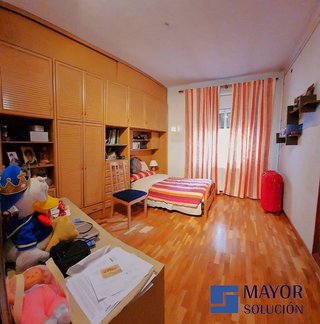 Piso en venta en El Camp de l'Arpa del Clot en Barcelona