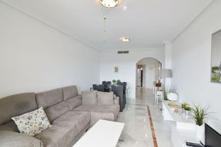 Ático en venta en Nueva Andalucía centro en Marbella