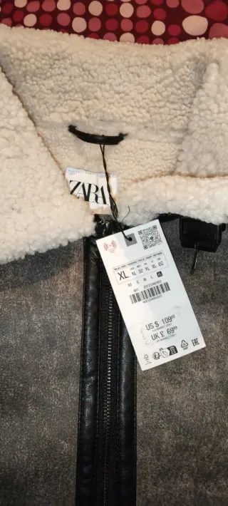 Abrigo corto de lana gris y blanco