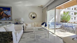 Piso en venta en Los Naranjos - Las Brisas en Marbella