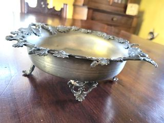 Centrotavola vintage peltro decorato foglie ghiand