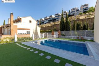 Casa adosada en venta en Bola de Oro - Serrallo en Granada