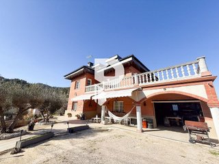 Chalet en venta en Corbera de Llobregat