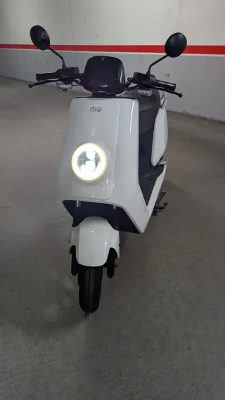 Moto Eléctrica NIU N Sport Blanca