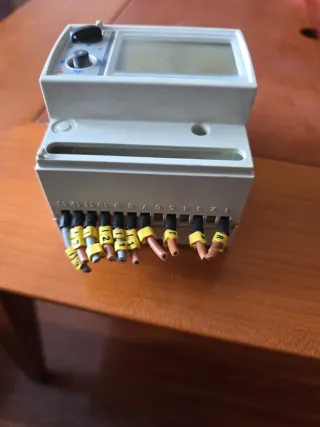 Analizador Energía Trifásico Carlo Gavazzi EM24