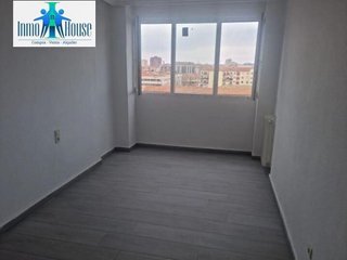 Piso en venta en Hospital - Parque sur en Albacete
