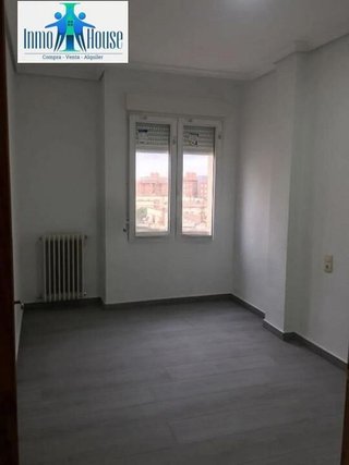 Piso en venta en Hospital - Parque sur en Albacete