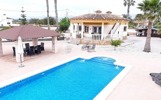 Chalet en venta en Catral