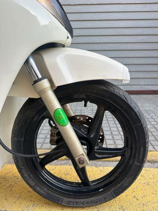 Honda SH 125 Scooter Blanca