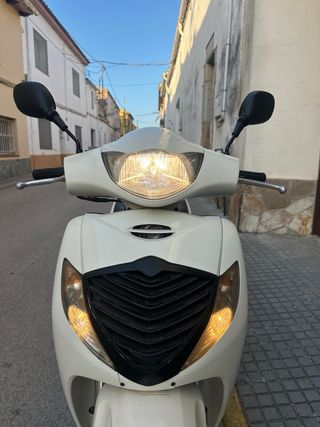 Honda SH 125 Scooter Blanca